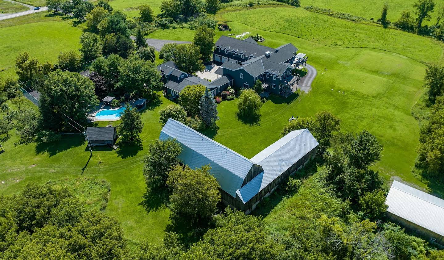 House with garden Madoc