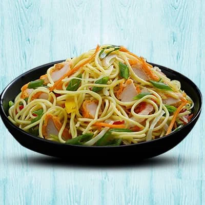 Chicken Hakka Noodles (Serves 2)