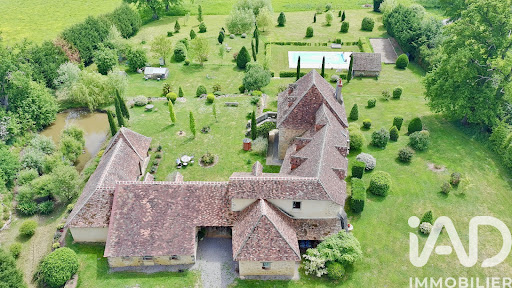 Property with pool 4