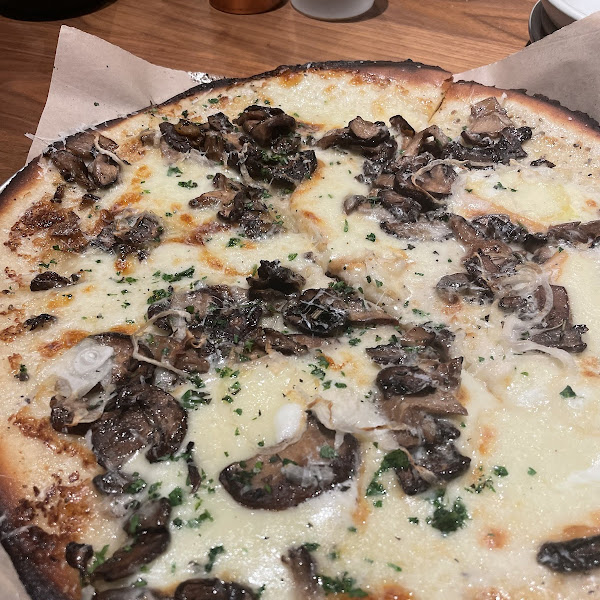 Funghi gluten free pizza