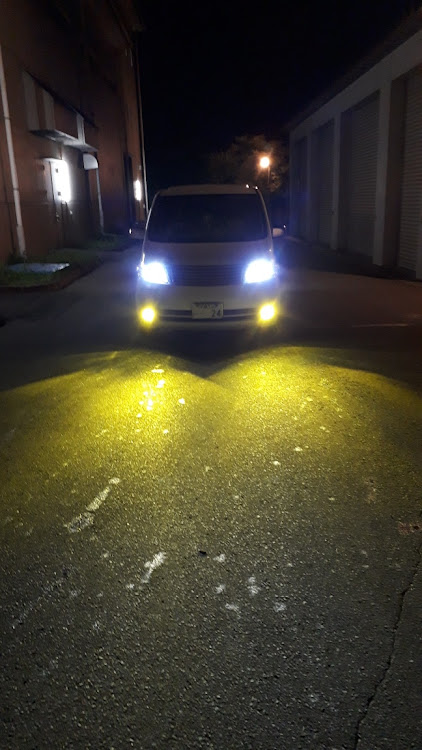 セレナの3色切り替えLED バルブ・ウェルカムランプщ(゜▽゜щ)・１人撮影会📷😁・熊出没注意🐻⚠️・方言に関するカスタム事例の投稿画像4枚目