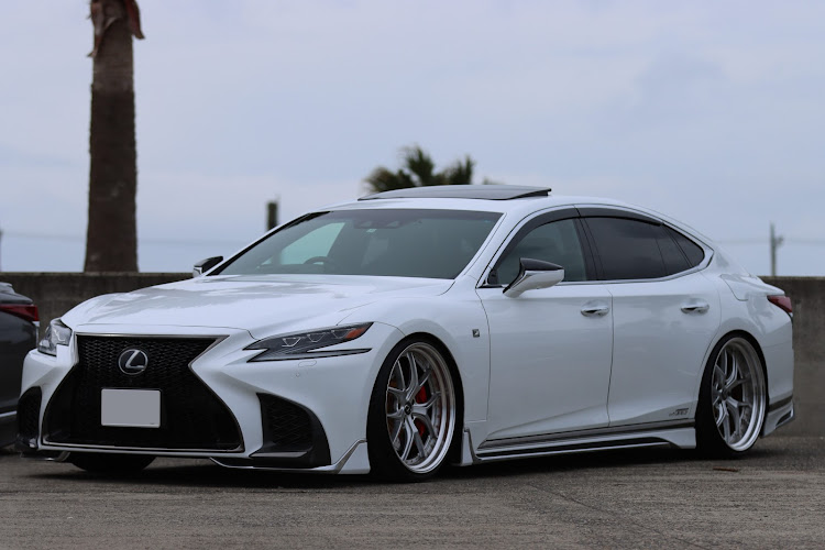 LSのFiveHundred・BBS SUPER RS特注21inch鍛造リム+硬質クロムメッキ・カメ活📸・ハンバーグ🐧カメ活📸ツーリング🚗³₃・🌴プライベートビーチ🏖に関するカスタム事例の投稿画像9枚目