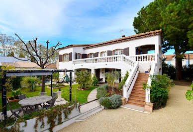 Villa with pool and terrace 10