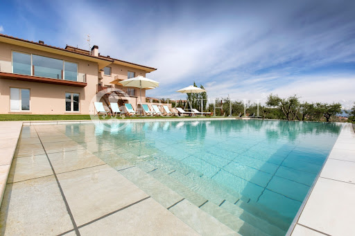 Villa avec piscine et jardin 2