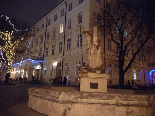 Town Hall and Statue of Neptune