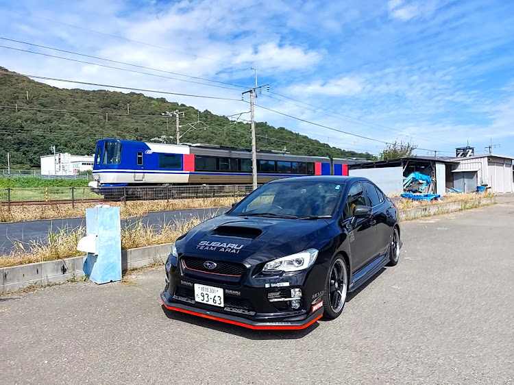 WRX S4のスポルヴィータ・投稿の秋・貨物列車とコラボ・いつもの🚄・智頭急行株式会社に関するカスタム事例の投稿画像1枚目