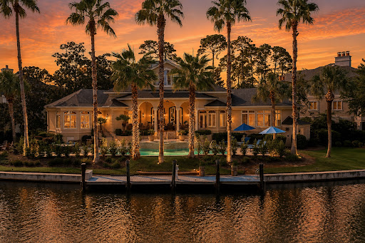 House purchase in Hilton Head Island (United States) - Luxury house with pool and palm trees