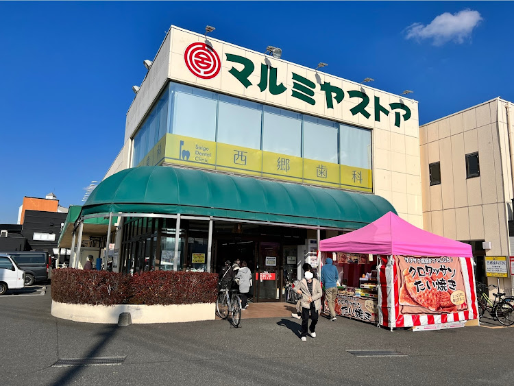 ヴィッツのGRガレージ四日市でフォロワーさんとコラボ・GRガレージ四日市で不具合対応・リアスポイラー有り派？無し派？・帰省した気分を味わうに関するカスタム事例の投稿画像4枚目