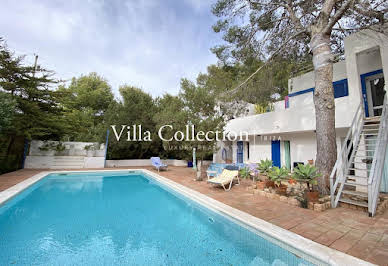 Villa with pool and terrace 12