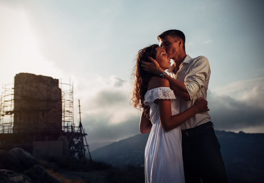 Fotógrafo de casamento Aleksandr Khmelevskiy (salaga). Foto de 1 de setembro 2017