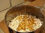 How to Make Homemade Caramel Popcorn was pinched from <a href="http://www.ehow.com/how_4617541_homemade-caramel-popcorn.html" target="_blank">www.ehow.com.</a>