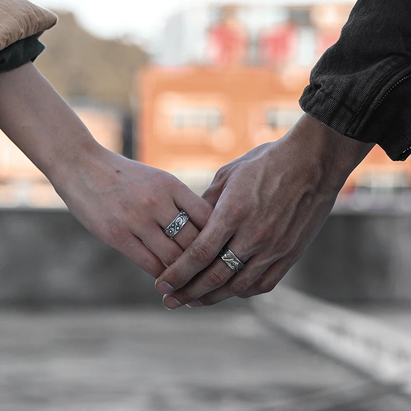 Bague de Serment Faite à la Main Personnalisée Tendance Polyvalente L'accessoire idéal pour toutes vos tenues. Un symbole de mode et d'engagement unique.