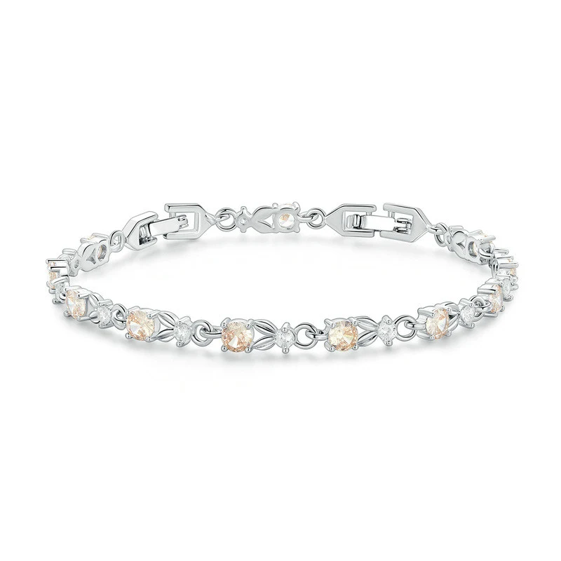 Nieuwe populaire verstelbare koperkleurige platina zirkonia armband. Stijlvol en perfect passend.