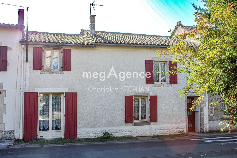 Vente maison 6 pièces 160 m² à Sainte-Soline (79120), 97 000 €