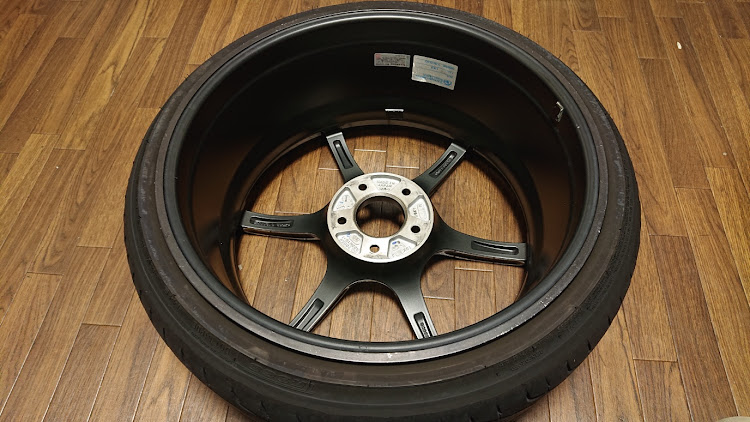 プリウスPHVのホイールうります・ADVAN Racing RGⅢ・トライアングル・TR968に関するカスタム事例の投稿画像4枚目