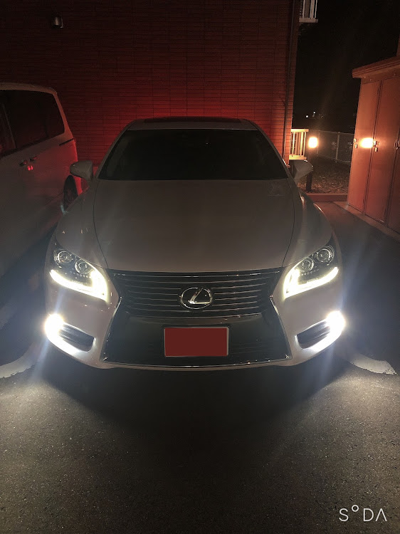 LSのLS460後期・40後期・サンルーフ・後期仕様じゃないよに関するカスタム事例の投稿画像1枚目