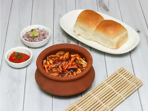 Smoked Tandoori Misal Pav