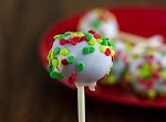 How to Make Cake Pops was pinched from <a href="http://centercutcook.com/how-to-make-cake-pops/" target="_blank">centercutcook.com.</a>