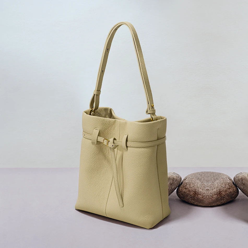 Ladies' New Fashion All-match Handbag, a versatile and stylish accessory, perfect for everyday use, elegant design, comp