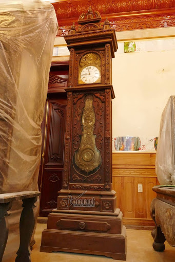 Nội thất đa số làm từ gỗ quý như cẩm lai, gỗ đỏ…