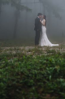 Fotografo di matrimoni Panudet Krualee (givemeaphoto). Foto del 19 settembre 2021