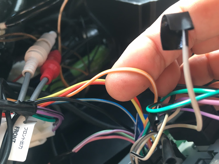 ヴォクシーのサテライトスピーカー・LEDブルー・配線作業に関するカスタム事例の投稿画像19枚目