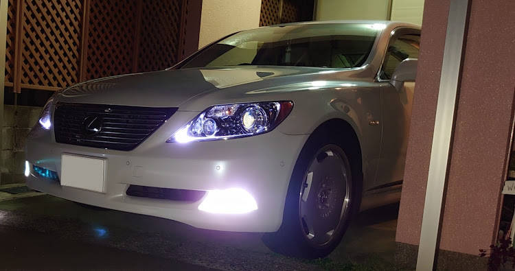 LSのLEXUS LS・LS460・ヘッドライトコーティングに関するカスタム事例の投稿画像1枚目