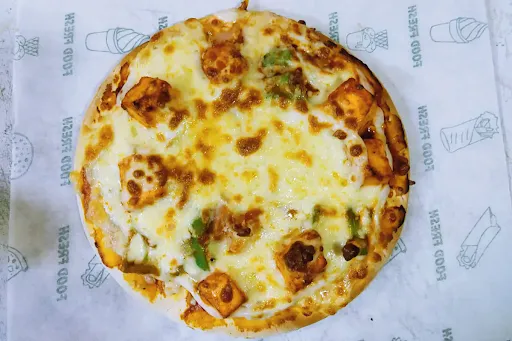 Chilli Paneer Cheese Pizza