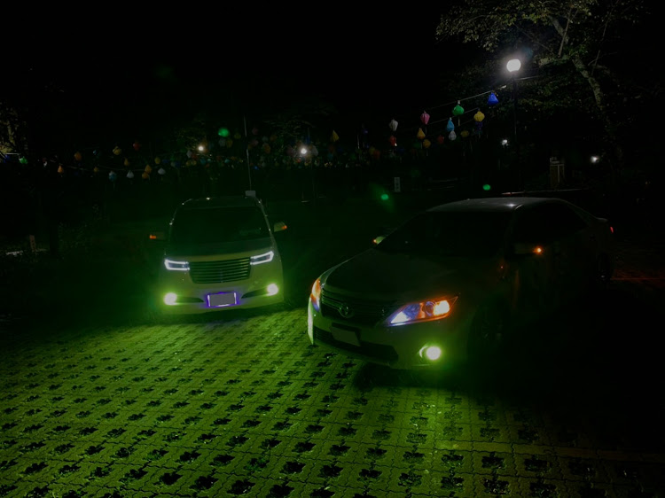 bBのフォグランプ交換・夜輝車杯・10月も宜しくお願いします・カムリ AVV50に関するカスタム事例の投稿画像3枚目