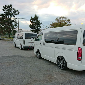 ハイエースバン TRH200V