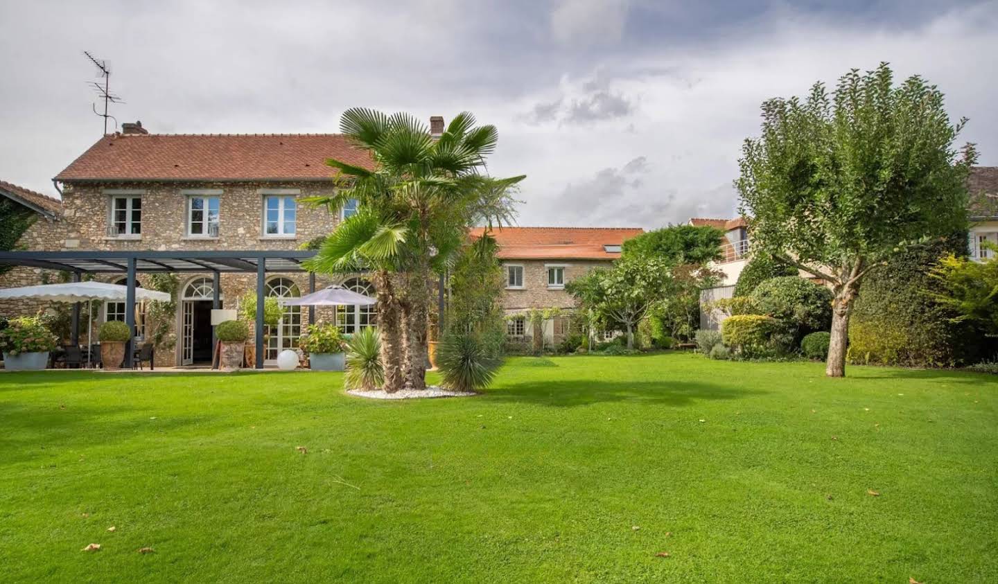 Villa avec piscine et jardin Feucherolles