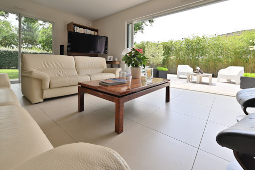 Contemporary house with garden 5