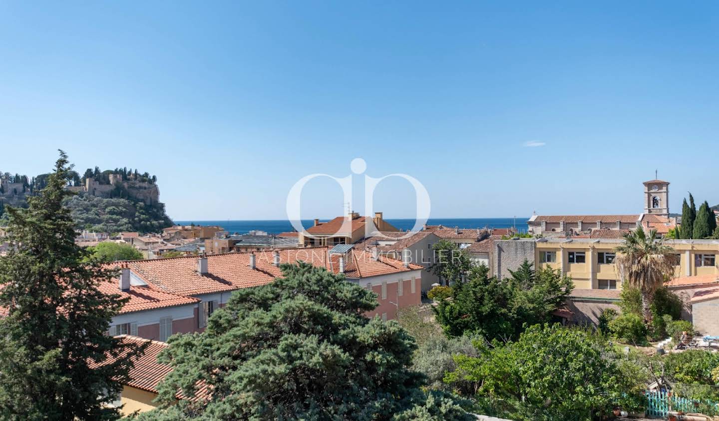 Apartment with terrace Cassis