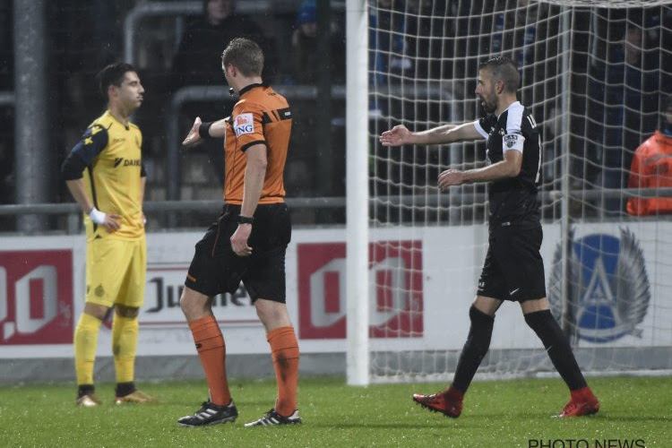 Geef hem de prijs voor sportiviteit! Stadionomroeper van Eupen verdedigde de videoref en ging in tegen de eigen fans