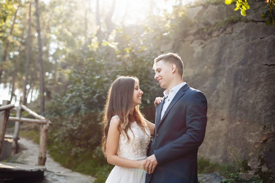 Fotógrafo de casamento Inna Bezverkha (innaletka). Foto de 22 de junho 2020