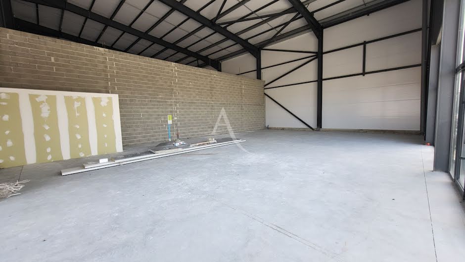 Location  locaux professionnels  204 m² à Carcassonne (11000), 2 390 €