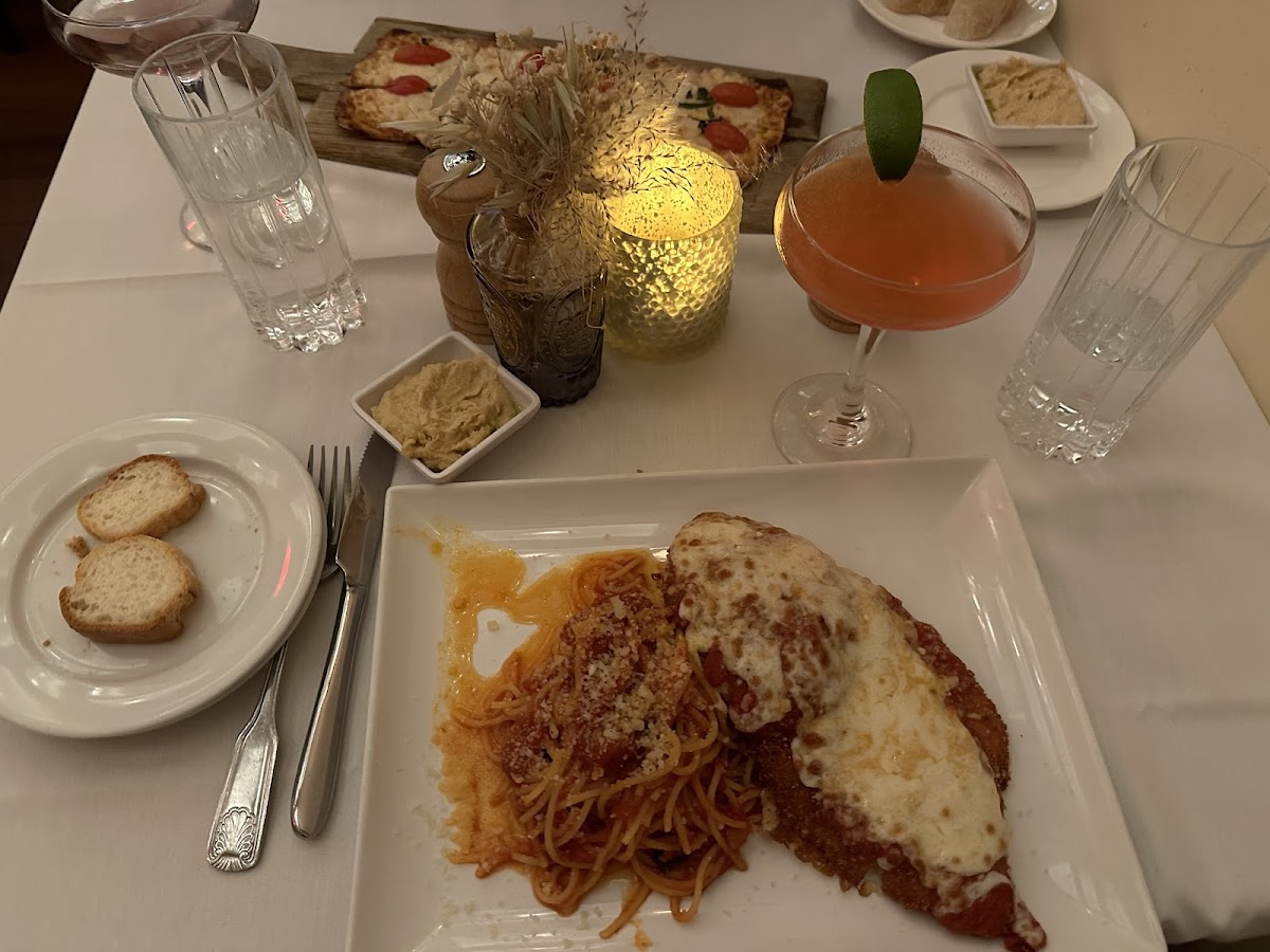 Entire menu can be made gluten free. Waiter asked us if we had any allergies as soon as he came over. Personal gf bread and chicken parmigiana was amazing!