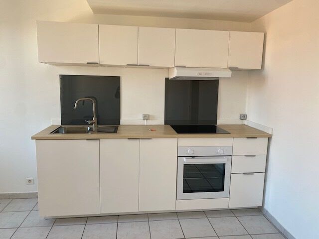 Location  appartement 3 pièces 48 m² à Sanary-sur-Mer (83110), 750 €