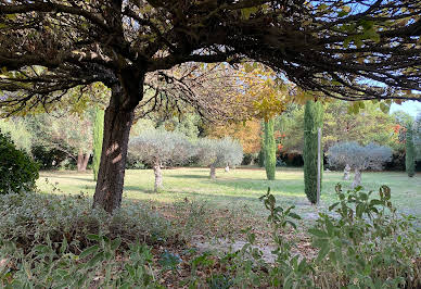 Propriété avec piscine et jardin 3