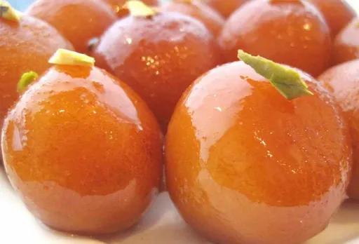 Gulab Jamun 6 Pc