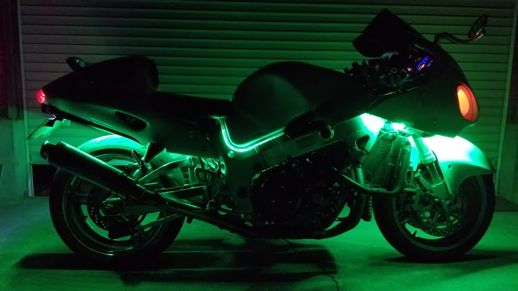 Tくま☆さんが投稿したHAYABUSA・隼・世界最速・オーディオ・LEDに関するカスタム事例の投稿画像2枚目