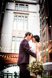 Fotógrafo de casamento Simon Kearsley (creativecamera). Foto de 9 de novembro 2017