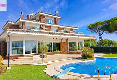 Villa with pool and terrace 2