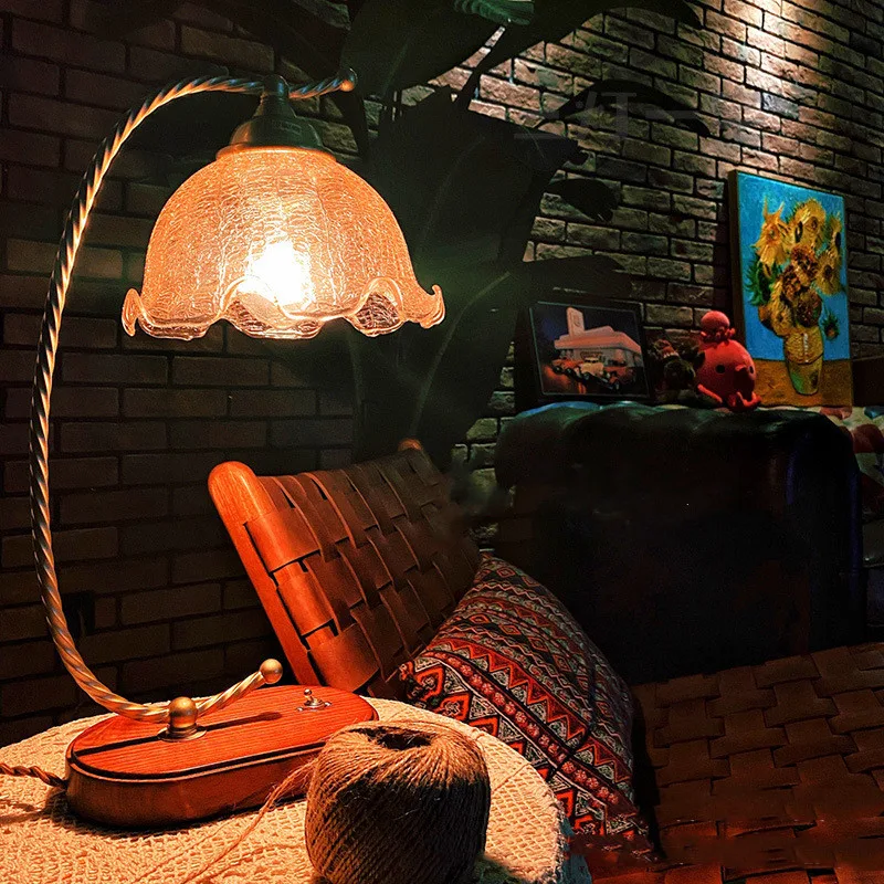American Atmosphere Retro Table Lamp creates a warm and inviting ambiance. Vintage design provides perfect lighting for 