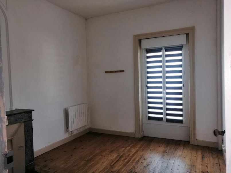 Location  appartement 2 pièces 77 m² à Thenac (17460), 660 €