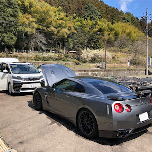 NISSAN GT-R