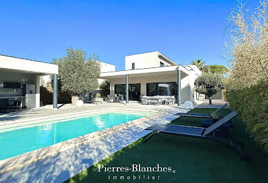 Maison avec piscine et terrasse 13