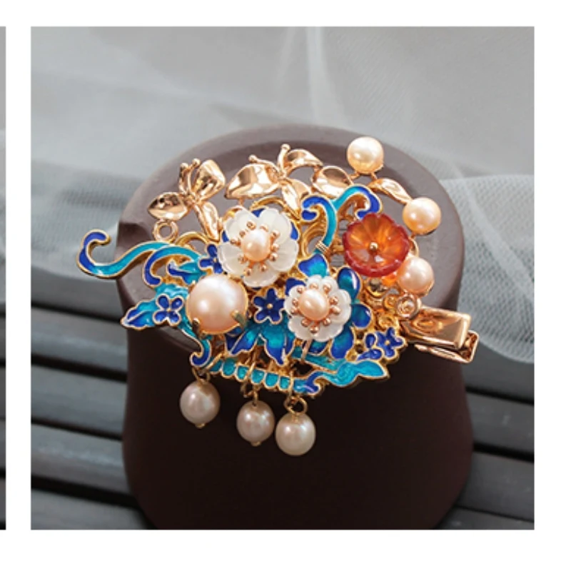 Blauwe cloisonné kwastje eendenbek clip