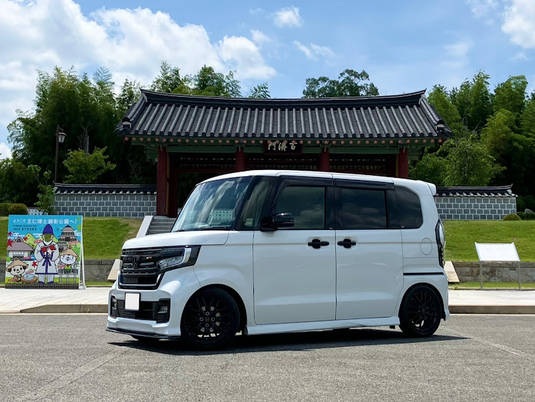 NボックスカスタムのSTYLE＋BLACK・王仁博士顕彰公園に関するカスタム事例の投稿画像1枚目