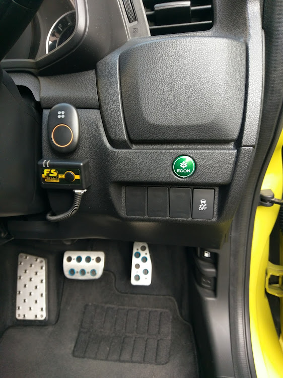 フィットのドライブレコーダー取付・DIY・駐車監視モードに関するカスタム事例の投稿画像1枚目